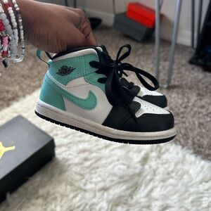 Jordan Kids High-Top Sneakers in Mint, Black & White